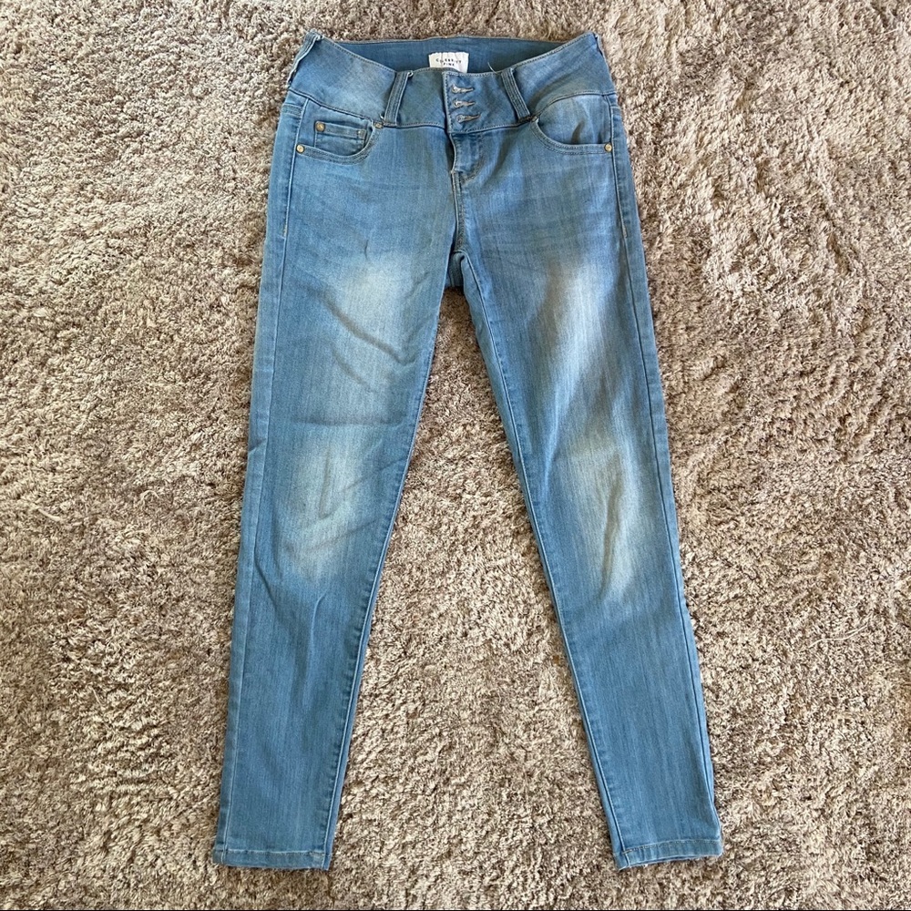 Light wash, mid rise, ankle skinny jeggings